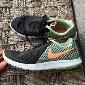 NIKE FLEX EXPERIENCE RN 6